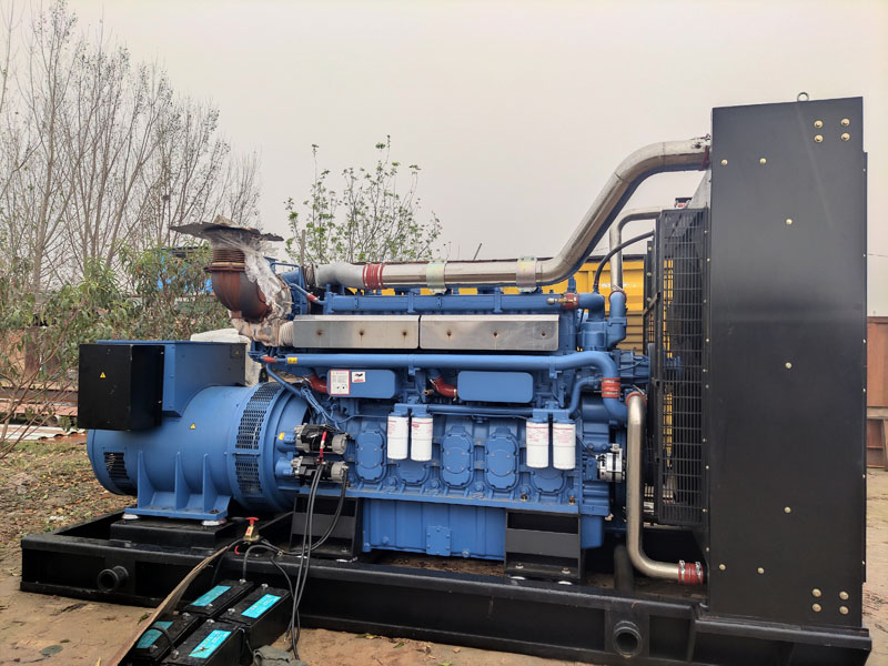 烟台柴油发电机组更换机油时，应遵循哪些步骤？